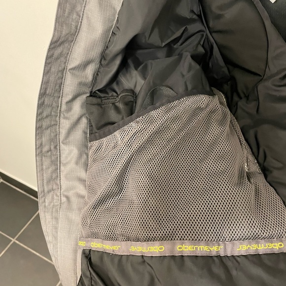 Obermeyer Snowboard Jacket - Men’s medium - Picture 6 of 13